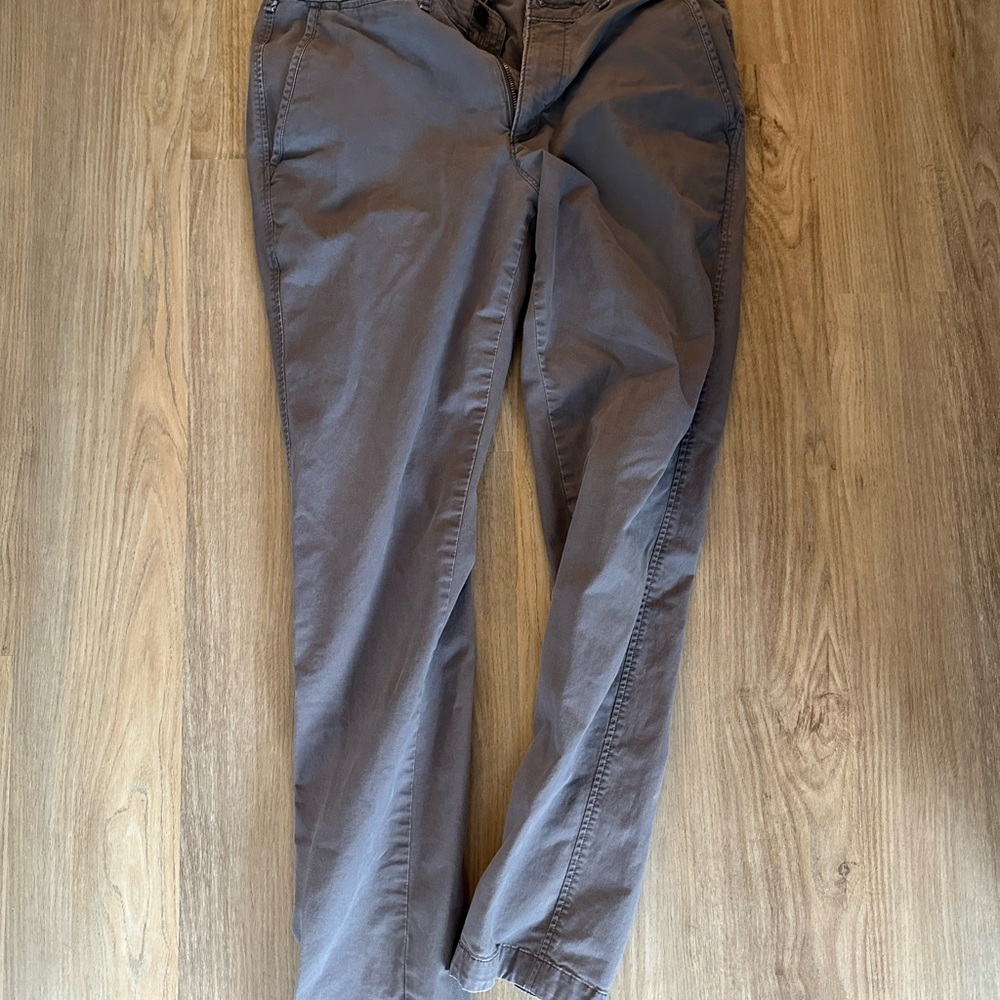 abercrombie and fitch rustin athletic skinny 33x32 chino in gray